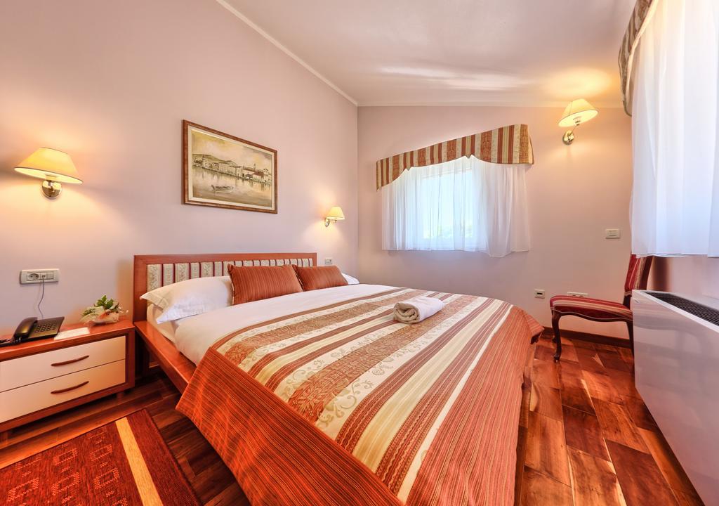 Hotel Трогір Екстер'єр фото