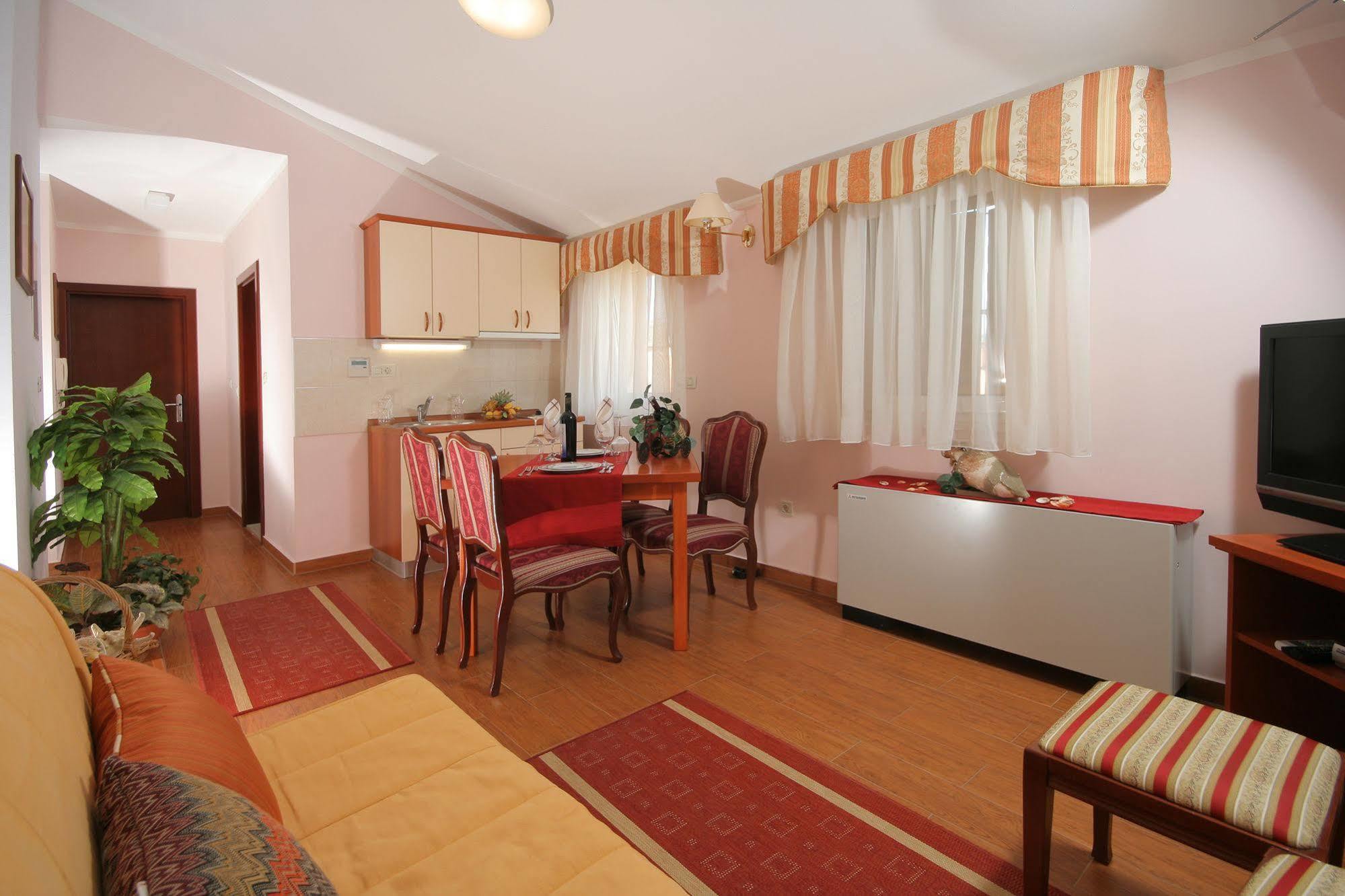 Hotel Трогір Екстер'єр фото