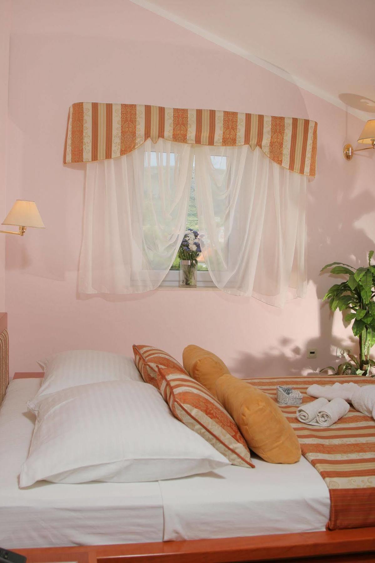 Hotel Трогір Екстер'єр фото