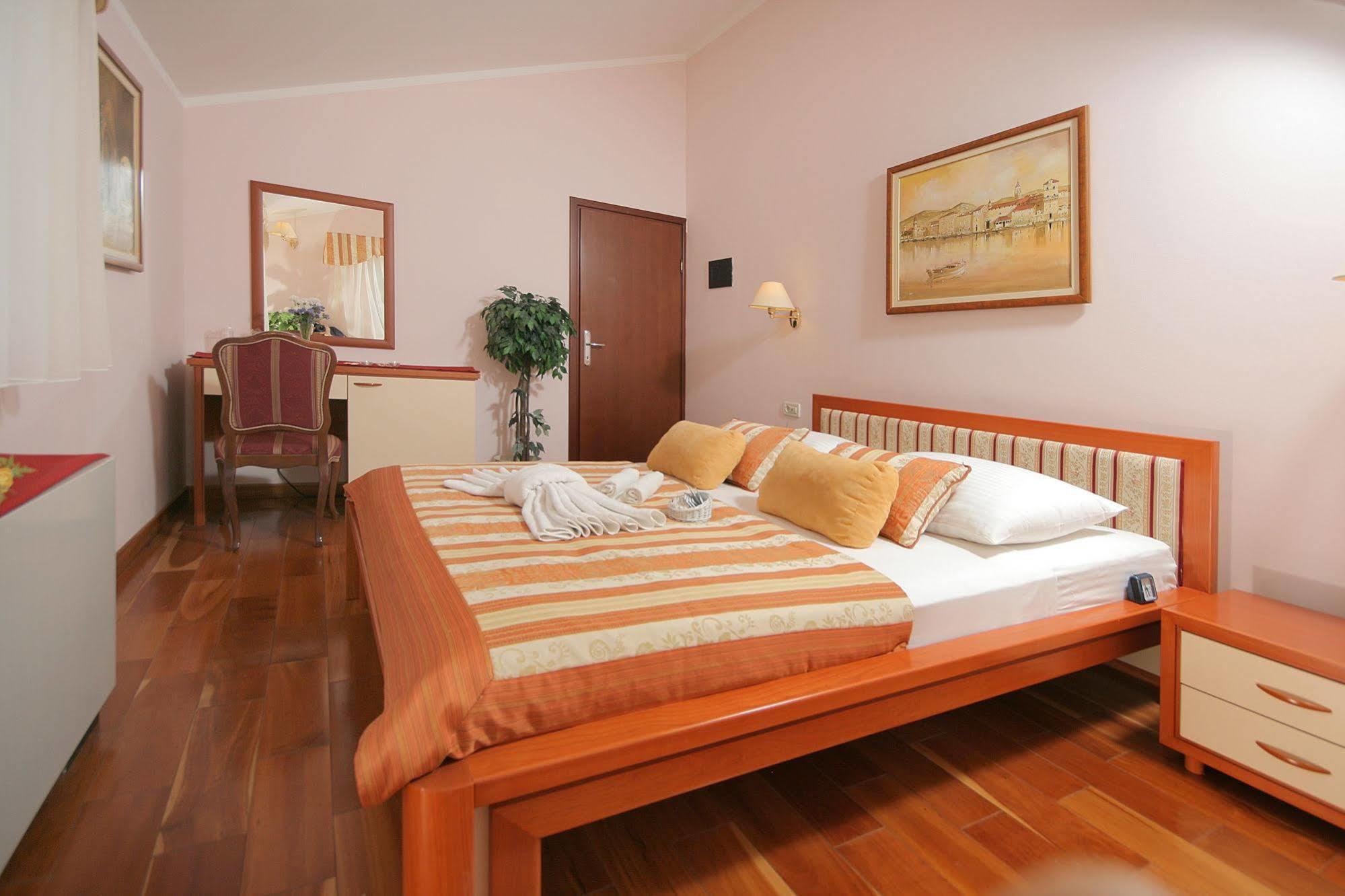 Hotel Трогір Екстер'єр фото