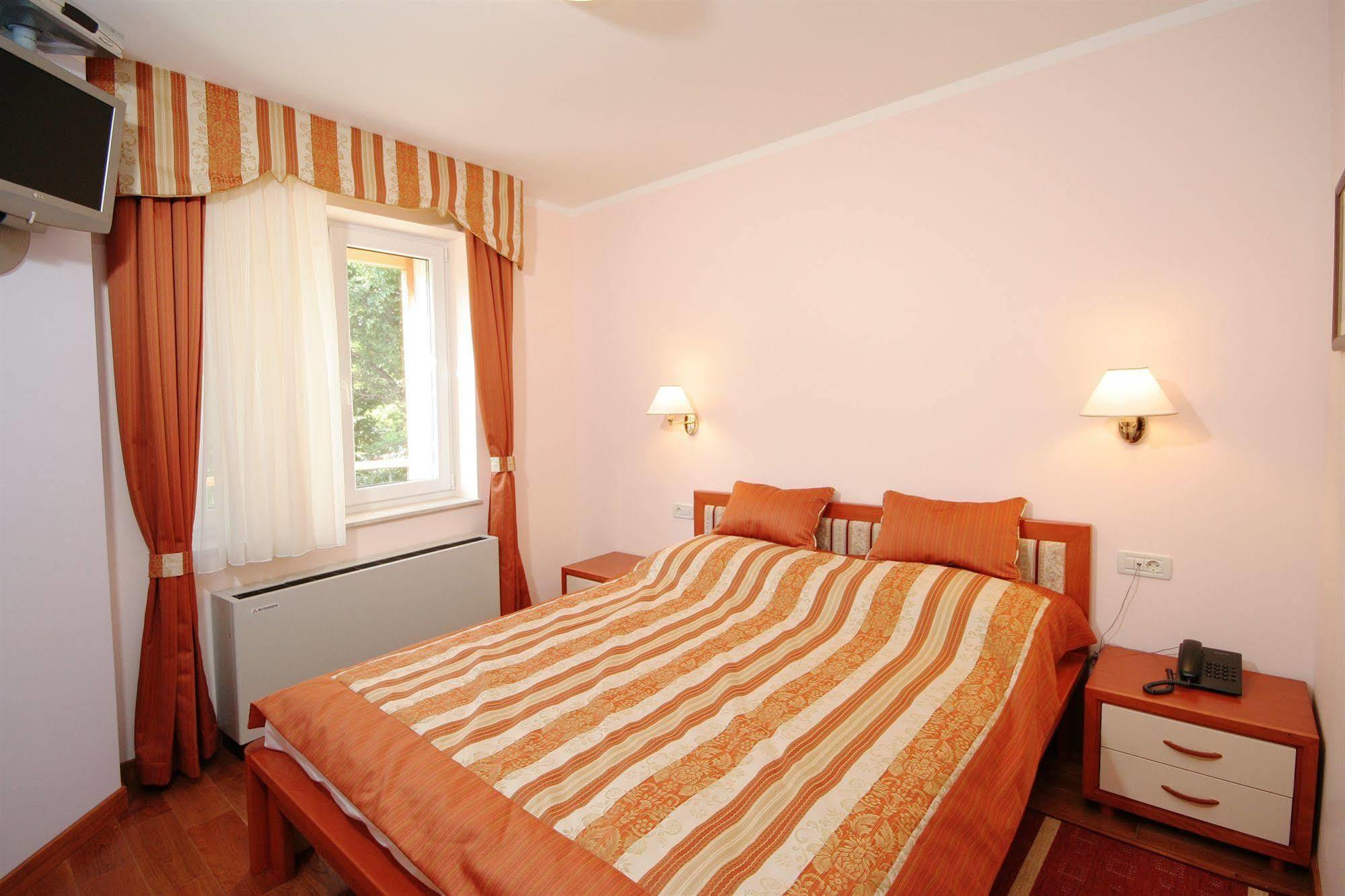 Hotel Трогір Екстер'єр фото