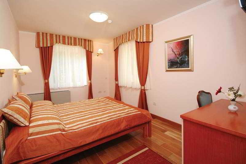 Hotel Трогір Екстер'єр фото